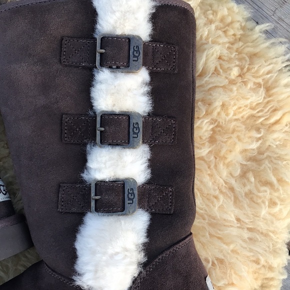UGGS - Picture 3 of 7